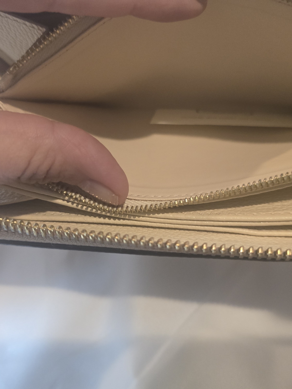 Authentic Louis Vuitton Empreinte Monogram Zippy Wallet - Cream/Tan Microchipped - Picture 15 of 16